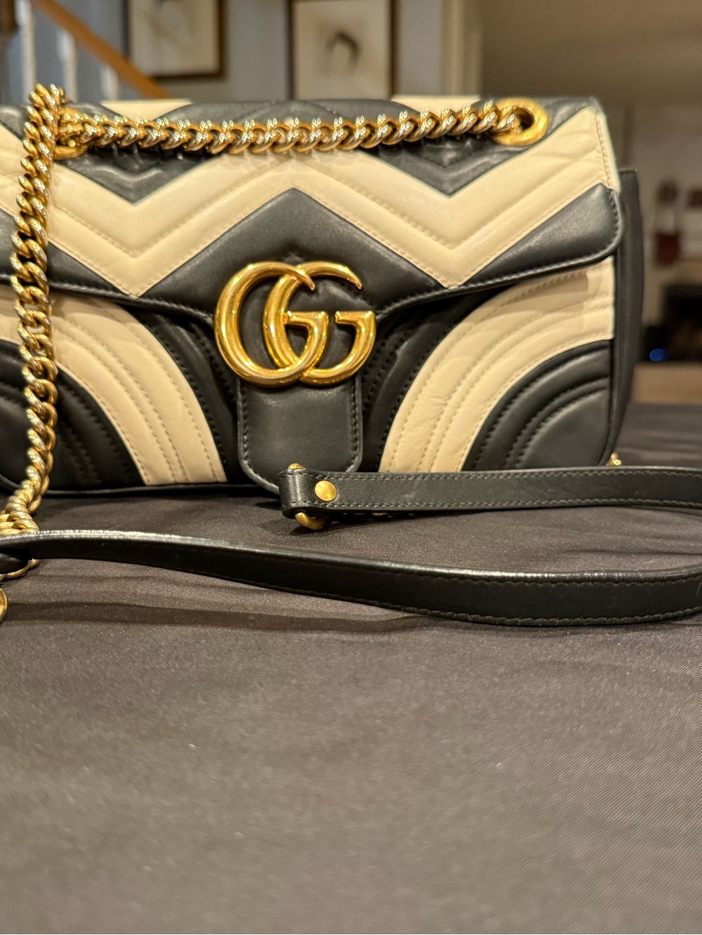 Gucci GG Marmont Chevron Shoulder Bag Black Cream Gold Chain Authenticated - Picture 7 of 16